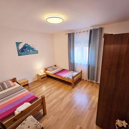 Spacious Apartment With Parking&Garden Marčana Exteriér fotografie