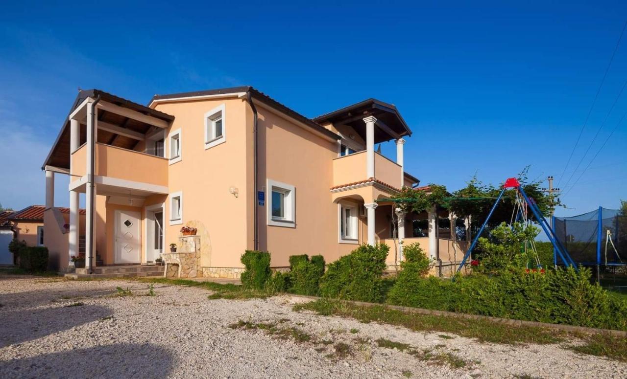 Spacious Apartment With Parking&Garden Marčana Exteriér fotografie