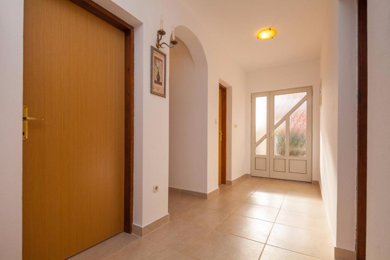 Spacious Apartment With Parking&Garden Marčana Exteriér fotografie
