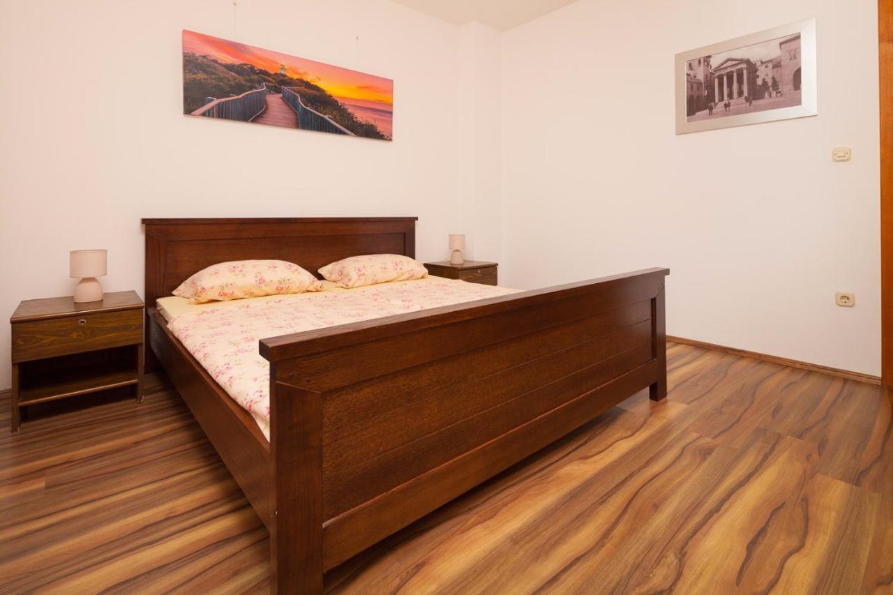 Spacious Apartment With Parking&Garden Marčana Exteriér fotografie
